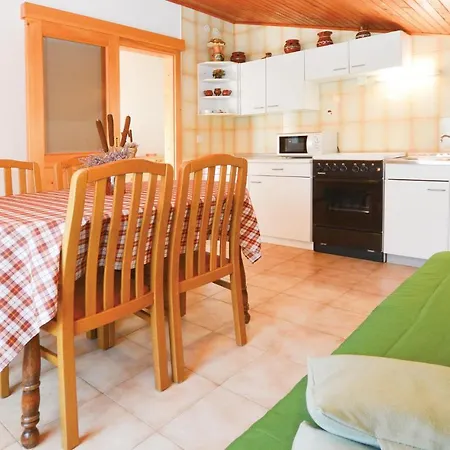 2 Bedroom Cozy In Sečovlje