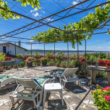 2 Bedroom Amazing In Apartamento